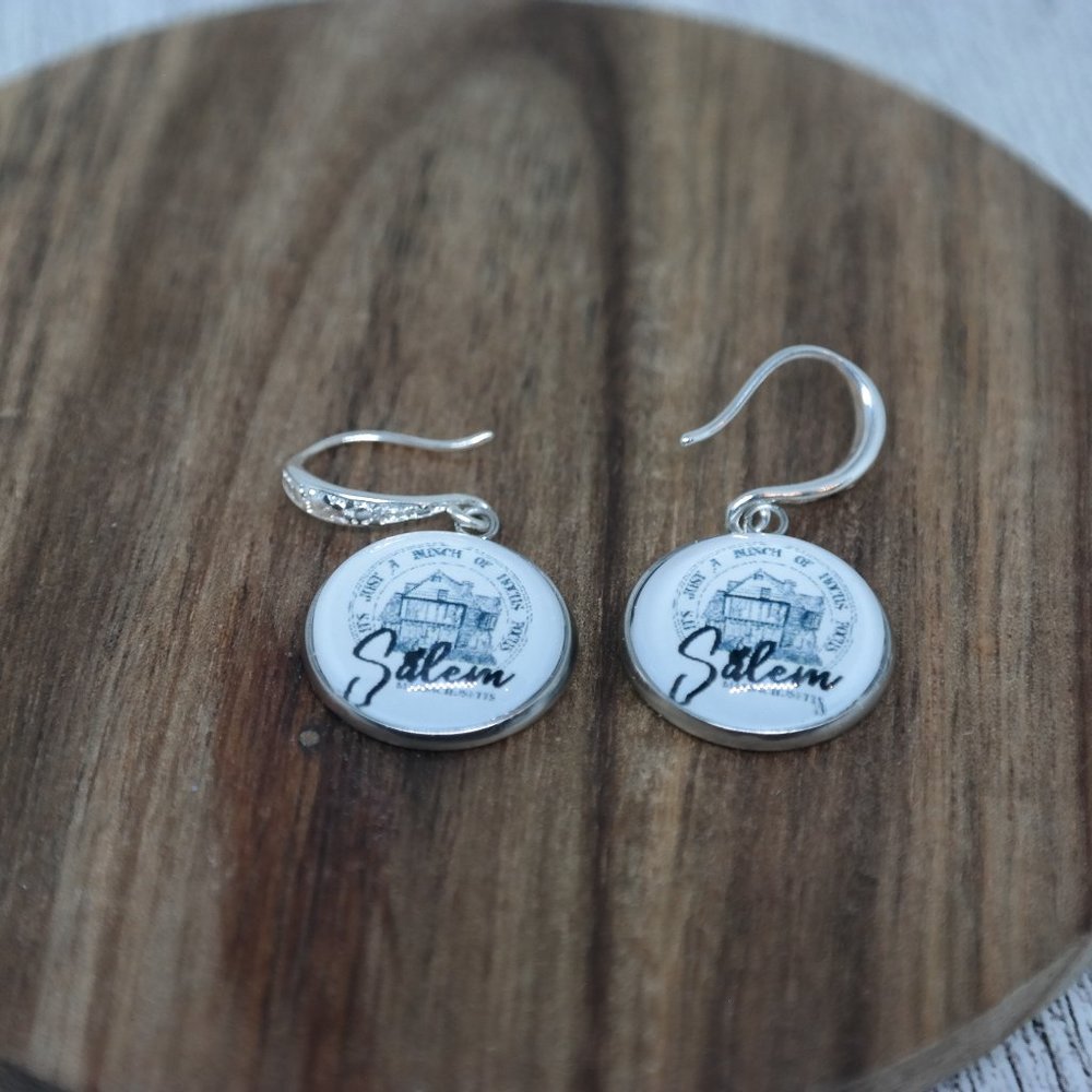 Hocus Pocus stud earrings - Picture 3 of 4